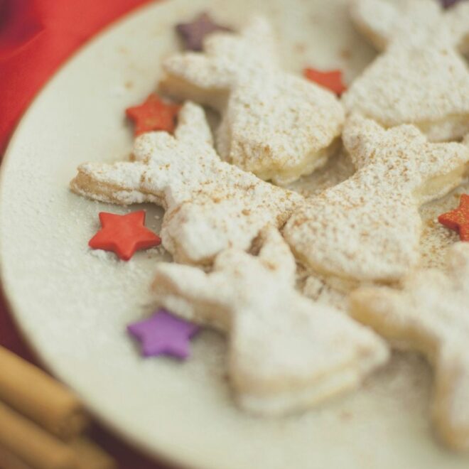 Χριστούγεννα χωρίς δίαιτα: οδηγός επιβίωσης για ανθρώπους που θέλουν απλώς να ζήσουν