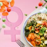 Διατροφή στην εμμηνόπαυση: τι πραγματικά βοηθά (χωρίς δίαιτες)